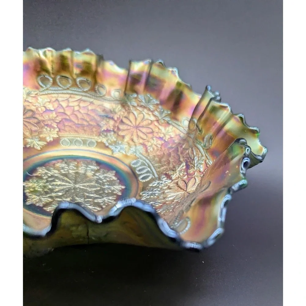 Antique Fenton Leaf Chain Green Carnival Glass Double Crimped Bowl 8.5